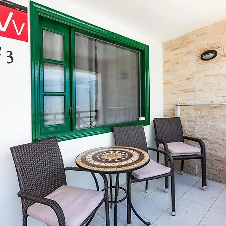 Gin Gin Apartment