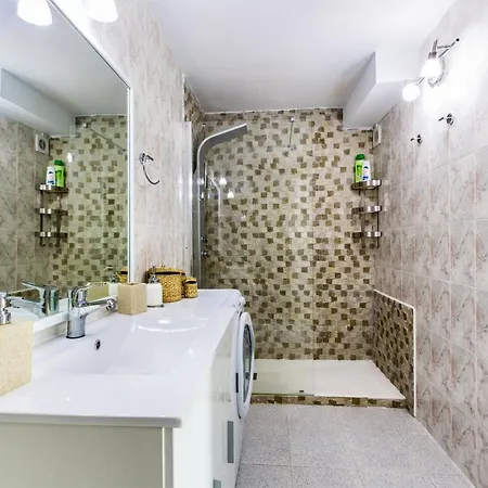 Gin Gin Apartament *